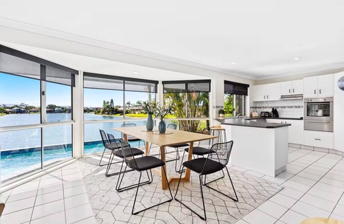 Broadbeach Waters House | Stunning Waterfront Home - 3 Large Ensuites!