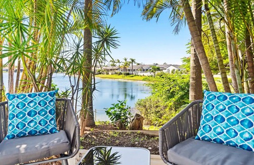 Broadbeach Waters House | Stunning Waterfront Home - 3 Large Ensuites!