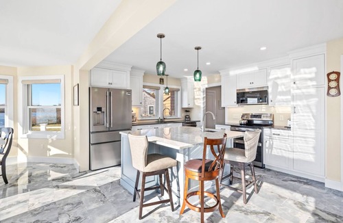 Narragansett House | Stunning water views! Newly built waterfront home-Harbour Island