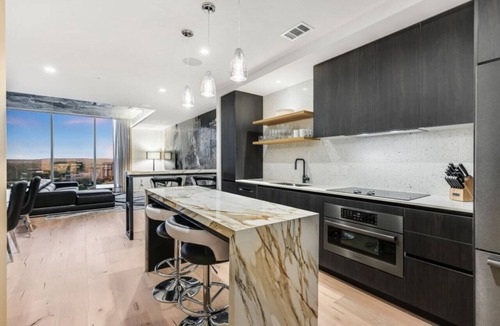 Rainey Street Historic District Apartment | Stunning Water View 2BR – Vibrant Rainey St