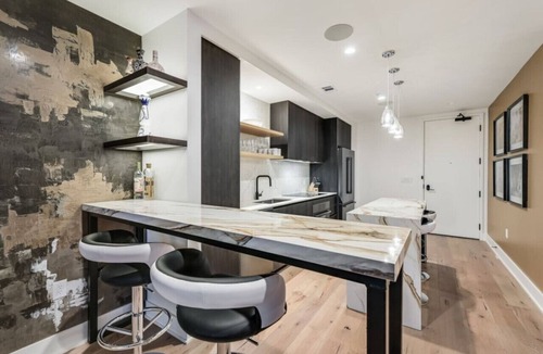 Rainey Street Historic District Apartment | Stunning Water View 2BR – Vibrant Rainey St