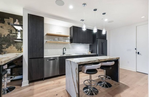 Rainey Street Historic District Apartment | Stunning Water View 2BR – Vibrant Rainey St