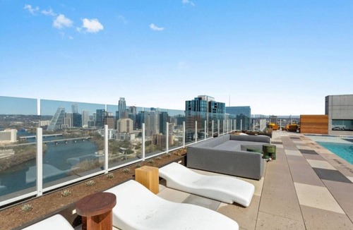 Rainey Street Historic District Apartment | Stunning Water View 2BR – Vibrant Rainey St