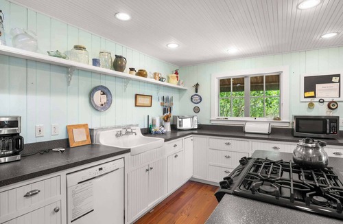 Wellfleet House | Stunning Water Views Sleeps 14!