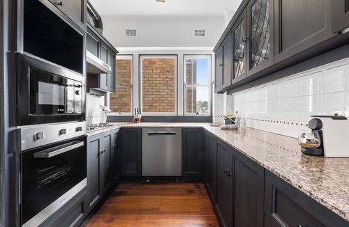 Elizabeth Bay Apartment | Stunning Waterfront Haven with Majestic Views