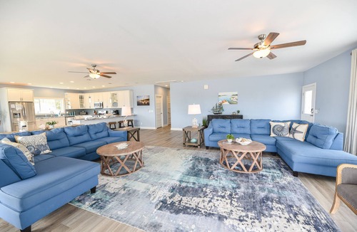 Long Neck House | Stunning-waterfront, beach, pools, family fun & pets!