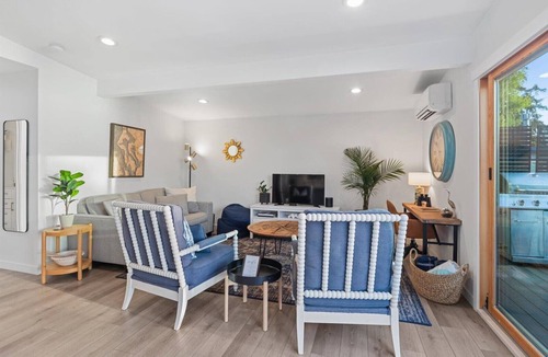 Warm Beach House | Stunning Waterfront Beach House