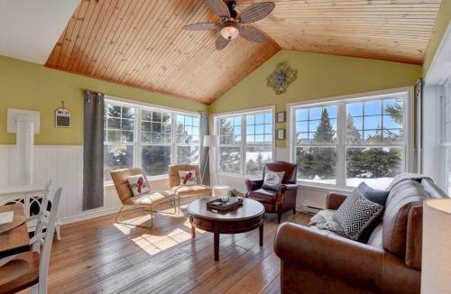 Saint Zenon Ski Chalet | Stunning Waterfront Chalet A Lot Of Natural Light