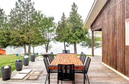 Lyndhurst House | Stunning waterfront escape with European flair