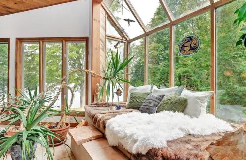 Lyndhurst House | Stunning waterfront escape with European flair