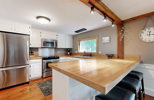 South China House | Stunning waterfront home with beach frontage & dock, & fast WiFi