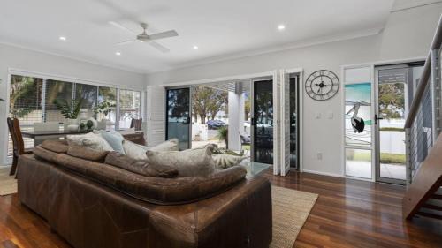 Bellara House | Stunning Waterfront Home with pool - Sylvan Beach Esp, Bellara