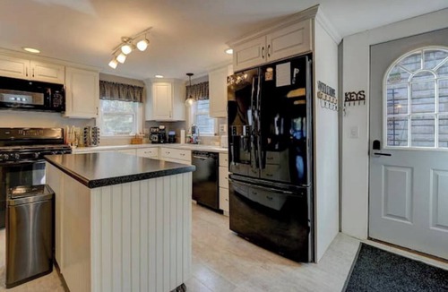 East Wakefield House | Stunning Waterfront Lake House!