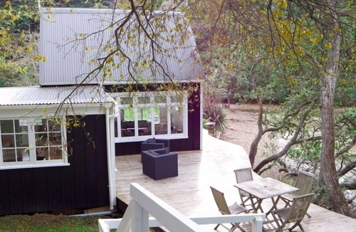 Te Tii House | Stunning waterfront property