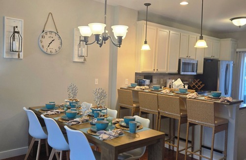 Ottawa House | Stunning Waterfront Rooftop in Heritage Harbor Sleeps 10-11!
