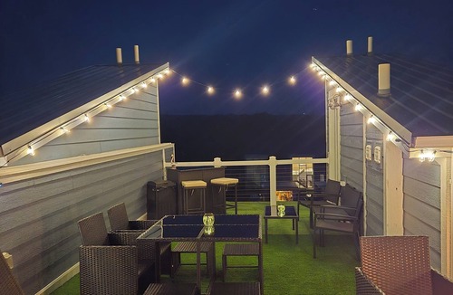 Ottawa House | Stunning Waterfront Rooftop in Heritage Harbor Sleeps 10-11!