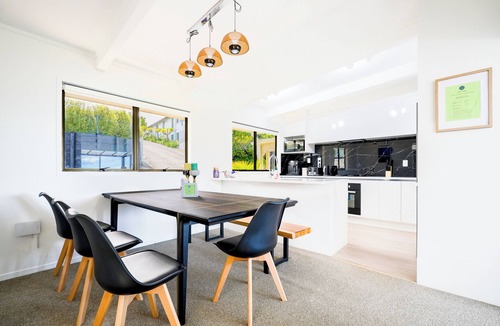 Bucklands Beach House | Stunning Waterfront Villa in Bucklands Beach