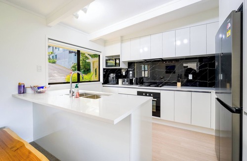 Bucklands Beach House | Stunning Waterfront Villa in Bucklands Beach