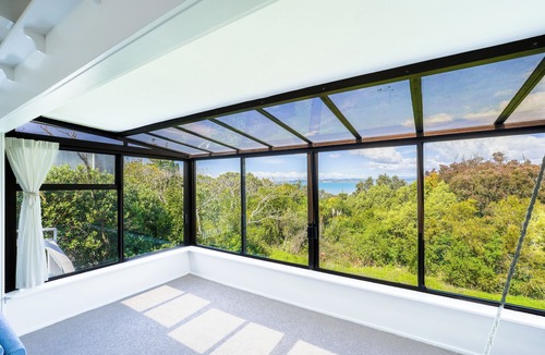 Bucklands Beach House | Stunning Waterfront Villa in Bucklands Beach