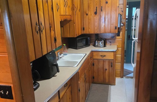 St. Helen Cottage | Stunning Waterfront Views. Dock Use. Cozy. Large fire pit and outdoor seating.
