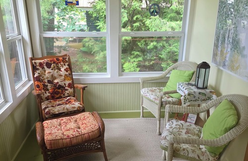 St. Helen Cottage | Stunning Waterfront Views. Dock Use. Cozy. Large fire pit and outdoor seating.