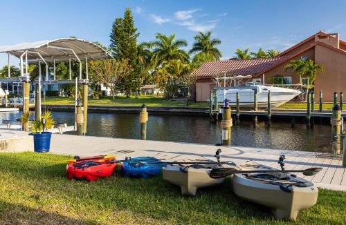 Caloosahatchee House | Stunning Waterfront Villa Direct Gulf Access, Kayaks, Heated Pool Sanctuary on Savona