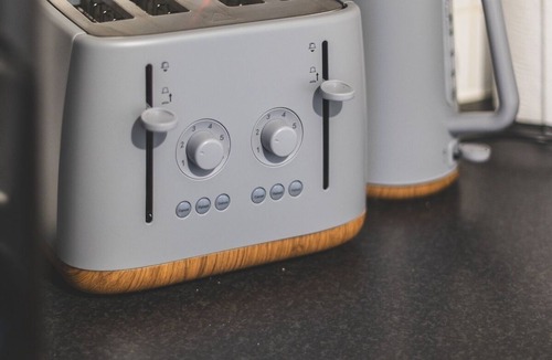 Preston Apartment | Stunning Wembley Flat | 2 Baths & Parking