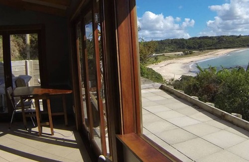 Te Tii Apartment | Stunning white sand beach with gated access