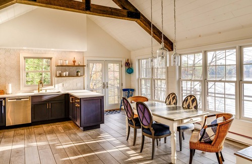 Ludlow House | Stunning Winter Ski, Summer Lake and Fall leaf-peeping home.