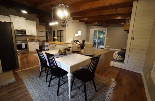 Waverly House | Stunning Wooded Retreat! A River Runs Through It…Hot Tub-Arcade-Kayaks-Nature