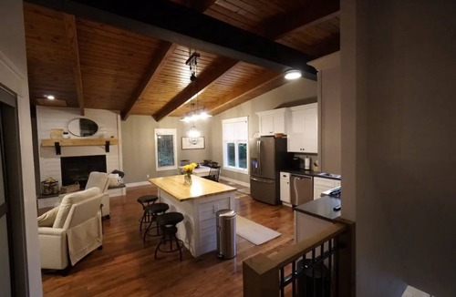 Waverly House | Stunning Wooded Retreat! A River Runs Through It…Hot Tub-Arcade-Kayaks-Nature