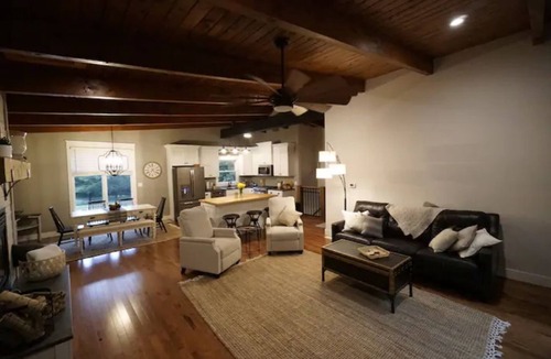 Waverly House | Stunning Wooded Retreat! A River Runs Through It…Hot Tub-Arcade-Kayaks-Nature