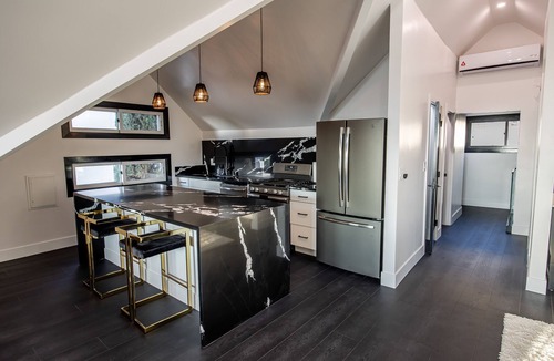 Bankers Hill Apartment | Stunning Zen Penthouse w/Dream Bathroom & Views by Little Italy and Convention C