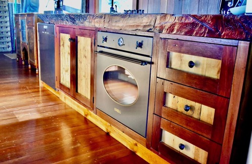 Hay Valley Apartment | Stunningly built open-plan Studio in natural pastureland setting