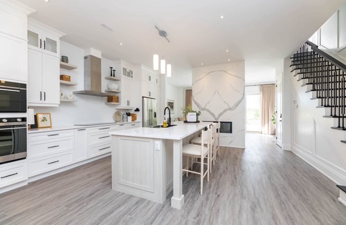Cameron House | Sturgeon Lake Retreat w Hot Tub!