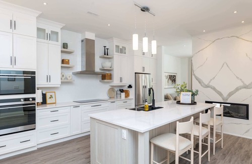 Cameron House | Sturgeon Lake Retreat w Hot Tub!