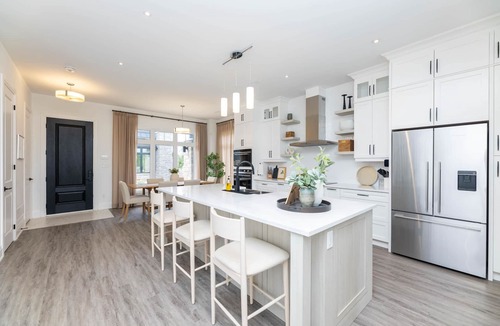 Cameron House | Sturgeon Lake Retreat w Hot Tub!