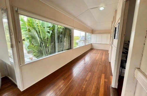 Hermit Park Apartment | Sturges Street 22 - Unit 1