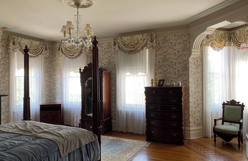 East Liverpool Bed & Breakfast | Sturgis House