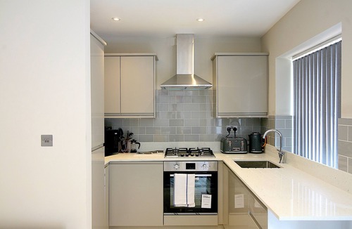 Farnham Common Apartment | Style, comfort, 2 bed