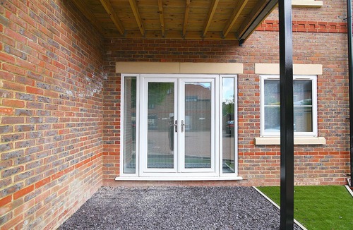 Farnham Common Apartment | Style, comfort, 2 bed