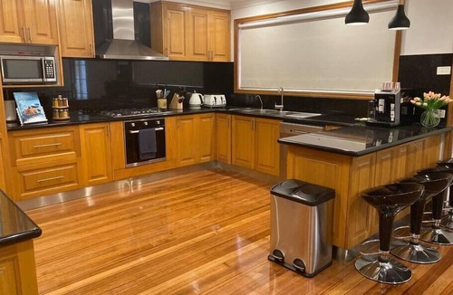 Glenroy House | Style/Comfort/Spacious 4 Bedroom House plus study