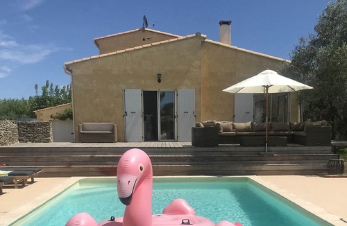 Saint-Quentin-la-Poterie Villa | Stylish Villa in Southern France with Pool