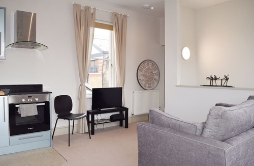 Hammersmith Apartment | Stylish 1 BDR Flat Hammersmith