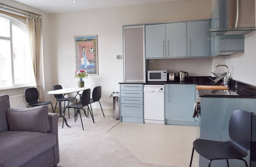 Hammersmith Apartment | Stylish 1 BDR Flat Hammersmith