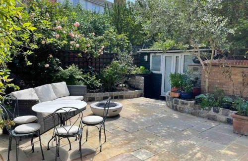 Riverside Apartment | Stylish 1-bed studio