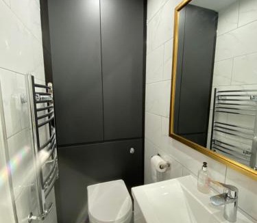 Riverside Apartment | Stylish 1-bed studio