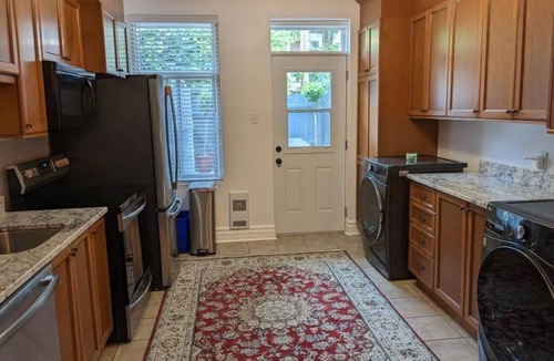 Saint Henri Apartment | Stylish 1 bedroom apartment in the heart of Montreal