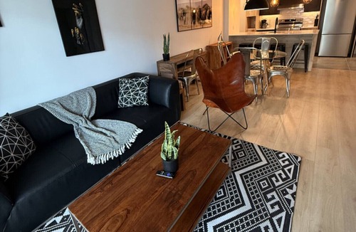Plateau Apartment | Stylish 1-Bedroom Apartment in Quebec| Prisme