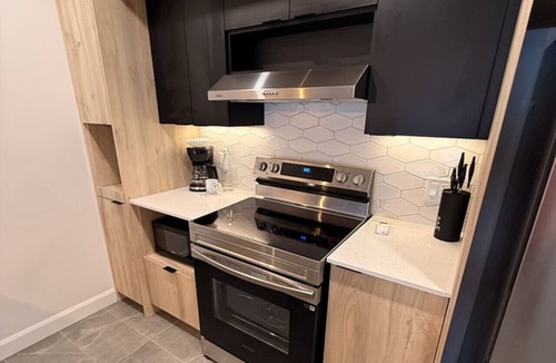Plateau Apartment | Stylish 1-Bedroom Apartment in Quebec| Prisme